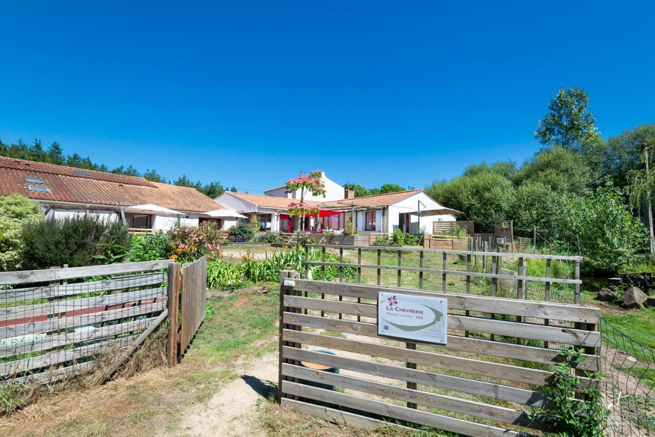La Chevrerie Bed & Breakfast Vaire Exterior photo